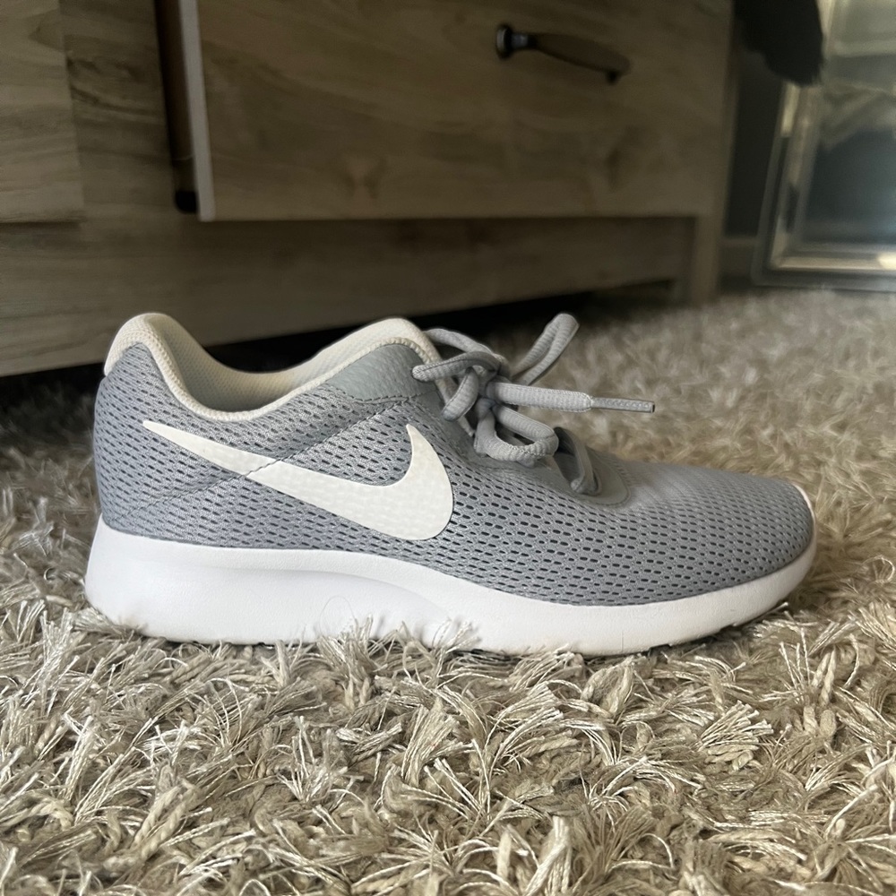 Nike Tanjun Women's Running Shoes